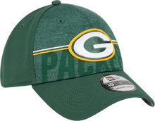 Load image into Gallery viewer, Green Bay Packers New Era 2023 NFL Training Camp 39THIRTY Flex Hat - Green
