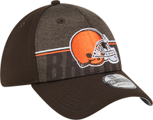 Load image into Gallery viewer, Cleveland Browns New Era 2023 NFL Training Camp 39THIRTY Flex Hat - Brown
