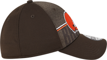 Load image into Gallery viewer, Cleveland Browns New Era 2023 NFL Training Camp 39THIRTY Flex Hat - Brown
