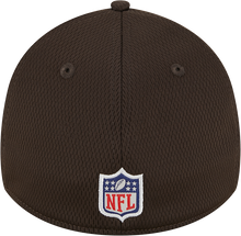 Load image into Gallery viewer, Cleveland Browns New Era 2023 NFL Training Camp 39THIRTY Flex Hat - Brown
