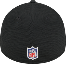 Load image into Gallery viewer, Pittsburgh Steelers New Era 2023 NFL Training Camp 39THIRTY Flex Hat - Black
