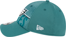 Load image into Gallery viewer, Philadelphia Eagles New Era 2023 NFL Training Camp 39THIRTY Flex Hat - Green
