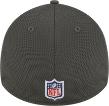 Load image into Gallery viewer, Tampa Bay Buccaneers New Era 2023 NFL Training Camp 39THIRTY Flex Hat - Pewter
