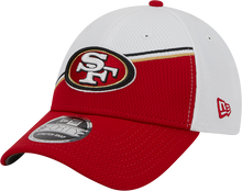 Load image into Gallery viewer, San Francisco 49ers New Era 2023 Sideline 9FORTY Adjustable Hat - White/Scarlet
