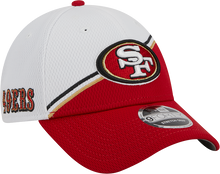 Load image into Gallery viewer, San Francisco 49ers New Era 2023 Sideline 9FORTY Adjustable Hat - White/Scarlet

