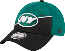 Load image into Gallery viewer, New York Jets New Era 2023 Sideline 9FORTY Adjustable Hat - Green/Black
