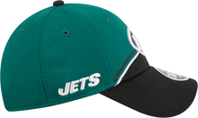 Load image into Gallery viewer, New York Jets New Era 2023 Sideline 9FORTY Adjustable Hat - Green/Black
