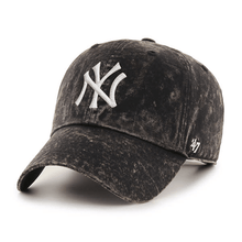 Load image into Gallery viewer, New York Yankees &#39;47 Brand Clean Up Cap Black Gamut
