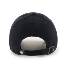 Load image into Gallery viewer, New York Yankees &#39;47 Brand Clean Up Cap Black on Black
